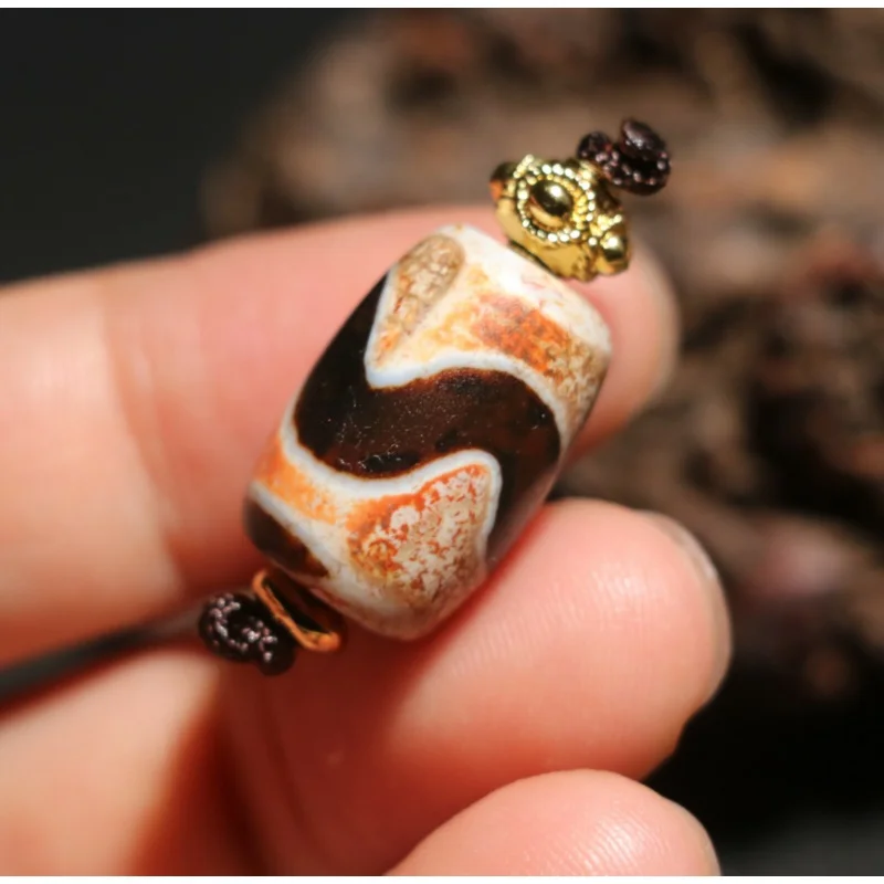 

Energy Tibetan Top Old Agate Calificated Tiger Tooth Water Wave dZi Bead Amulet