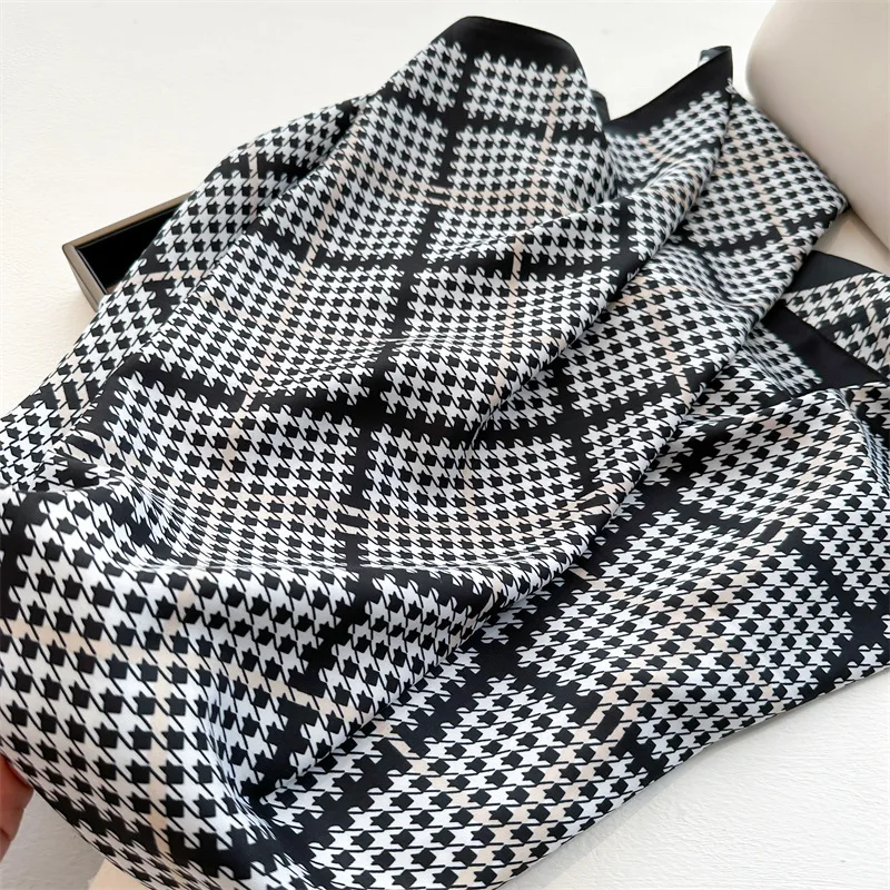 2024 Popular 90*90cm Beach Scarves Houndstooth Square Kerchief Style Women Luxury Headscarf Design Sunscreen Silk Hijab Tie Bag