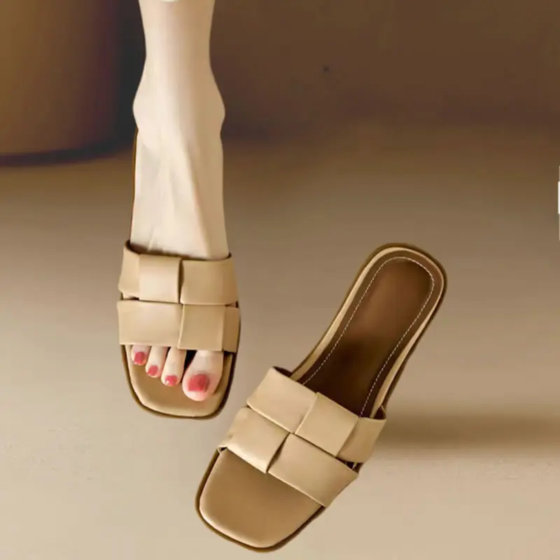 Sandales en cuir véritable pour femmes, chaussures d'été décontractées à talons bas, pantoufles pour femmes, mules à la mode pour dames, diapositives pour la maison, taille 35-40, 2024