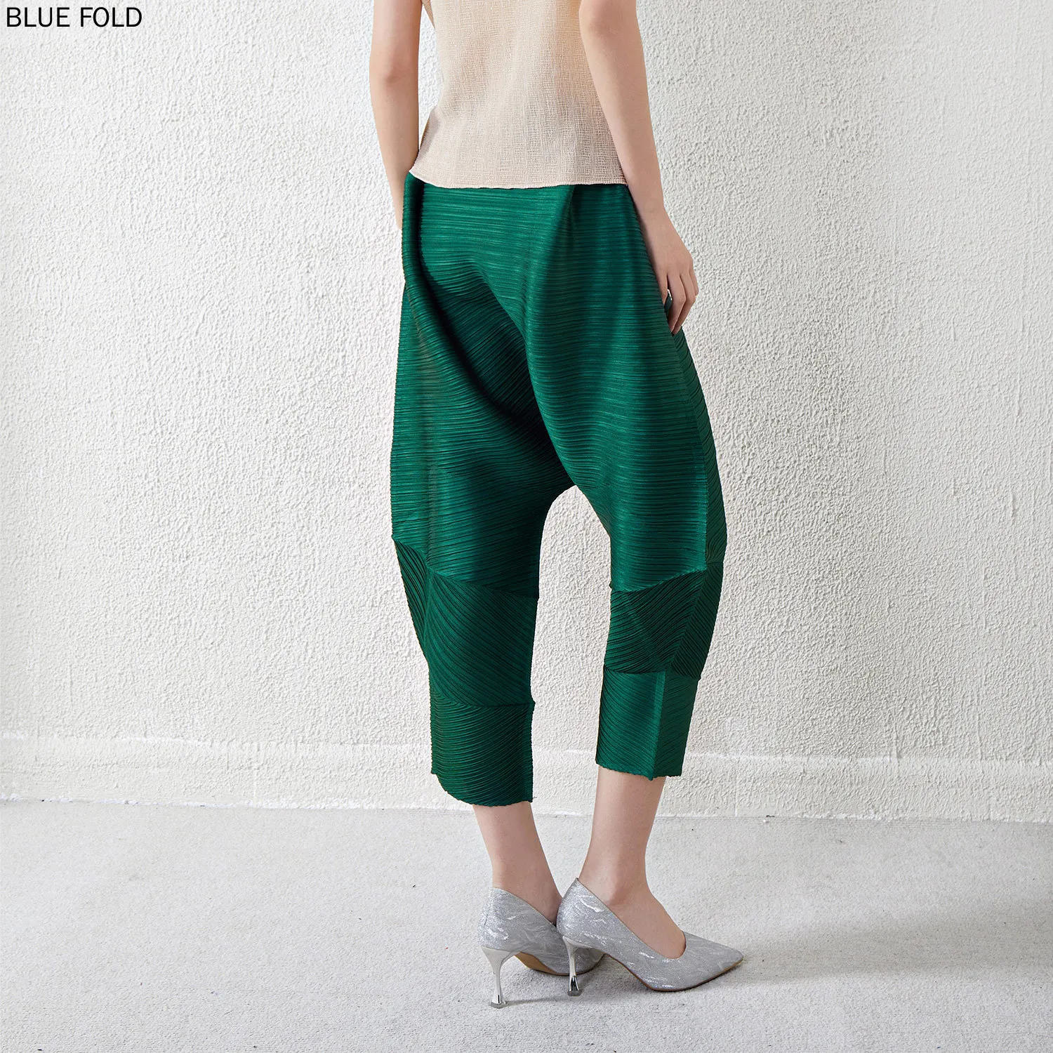 Japanese Large Size Loose Three-quarter Baggy Pants for Women Miyake Versatile Casual Harem Pants Slim and Thin Bloomers