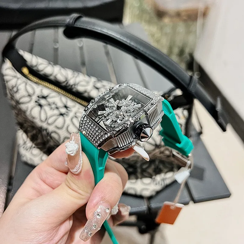 女性のための高級ブランドの時計,ラインストーン付きのスポーツウォッチ,シリコン,クォーツ,光沢,2023