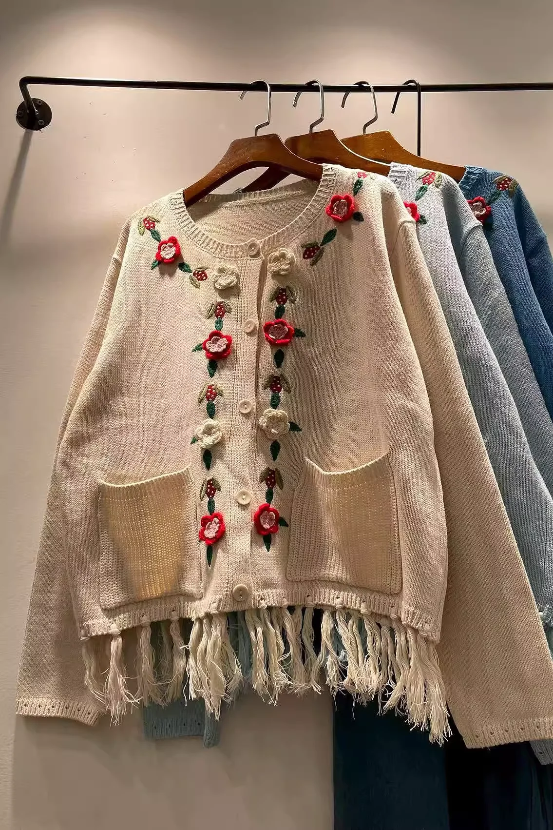 Odzież Mori kei w stylu japońskim różowy niebieski beżowy ręcznie robiony sweter z haftem kwiatowym dla kobiet jesienne oryginalne urocze ubrania