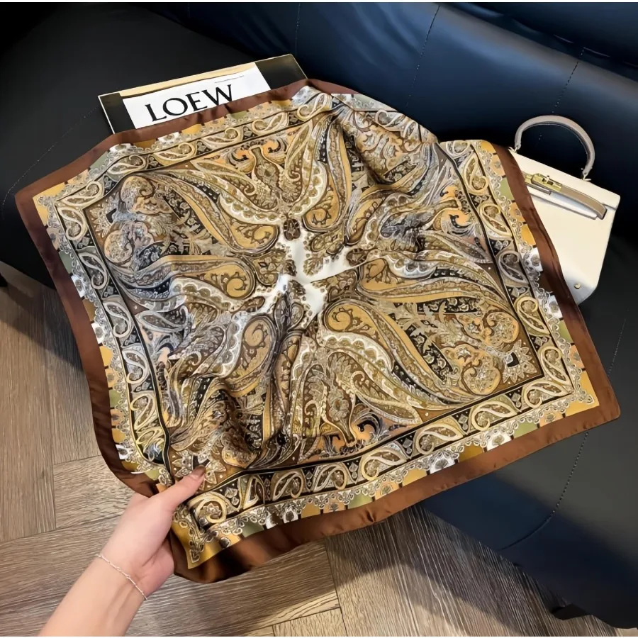 وشاح رأس أنيق من الساتان مع نسيج يشبه الحرير مثالي لحماية الشعر النسائي وإكسسوارات عصرية أنيقة خفيفة الوزن