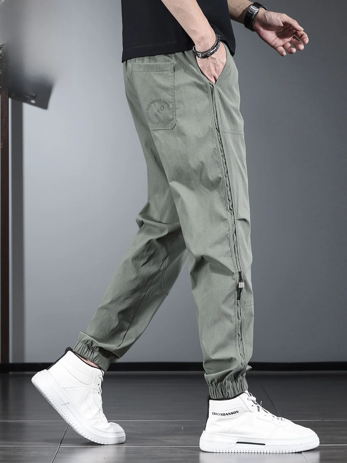 

Мужские летние повседневные брюки из ледяного шелка, свободные, модные, универсальные, длинные, в стиле рабочей одежды, с деталями в стиле SLEKET