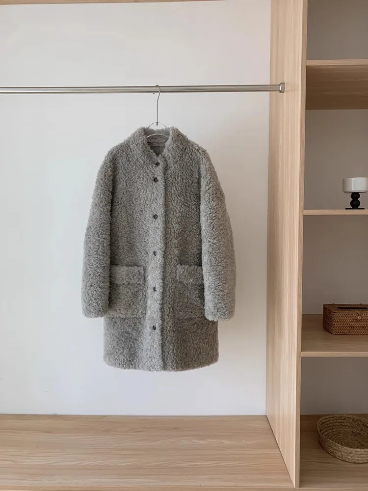 معطف فرو شتوي غير رسمي موديل 100% من Lambhair معطف فرو متكامل للنساء بياقة واقفة ونمط متوسط الطول #1