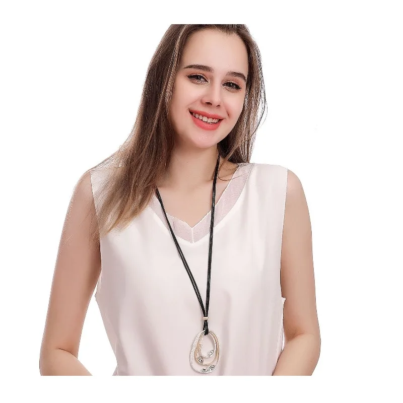 

Jewelry Explosive Necklace Fashion Geometric Diamond-encrusted Alloy Wax Rope Long Women's Sweater Chain