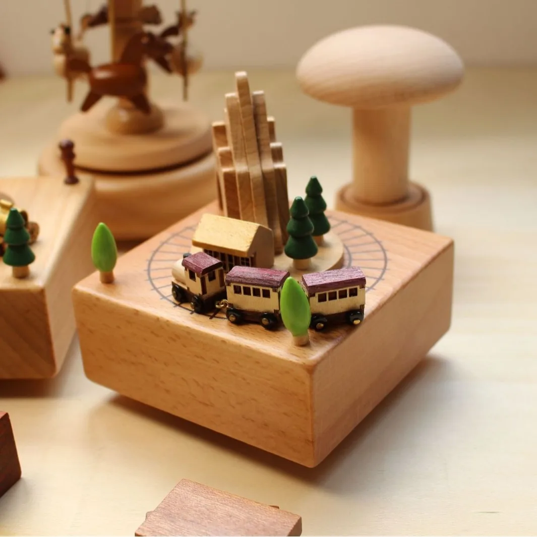 Cottage Garden Castle Car Woodgrain Wind-Up Musical Figurine Wooden Creative Music Box Carousel Wooden Train Birthday Gifts