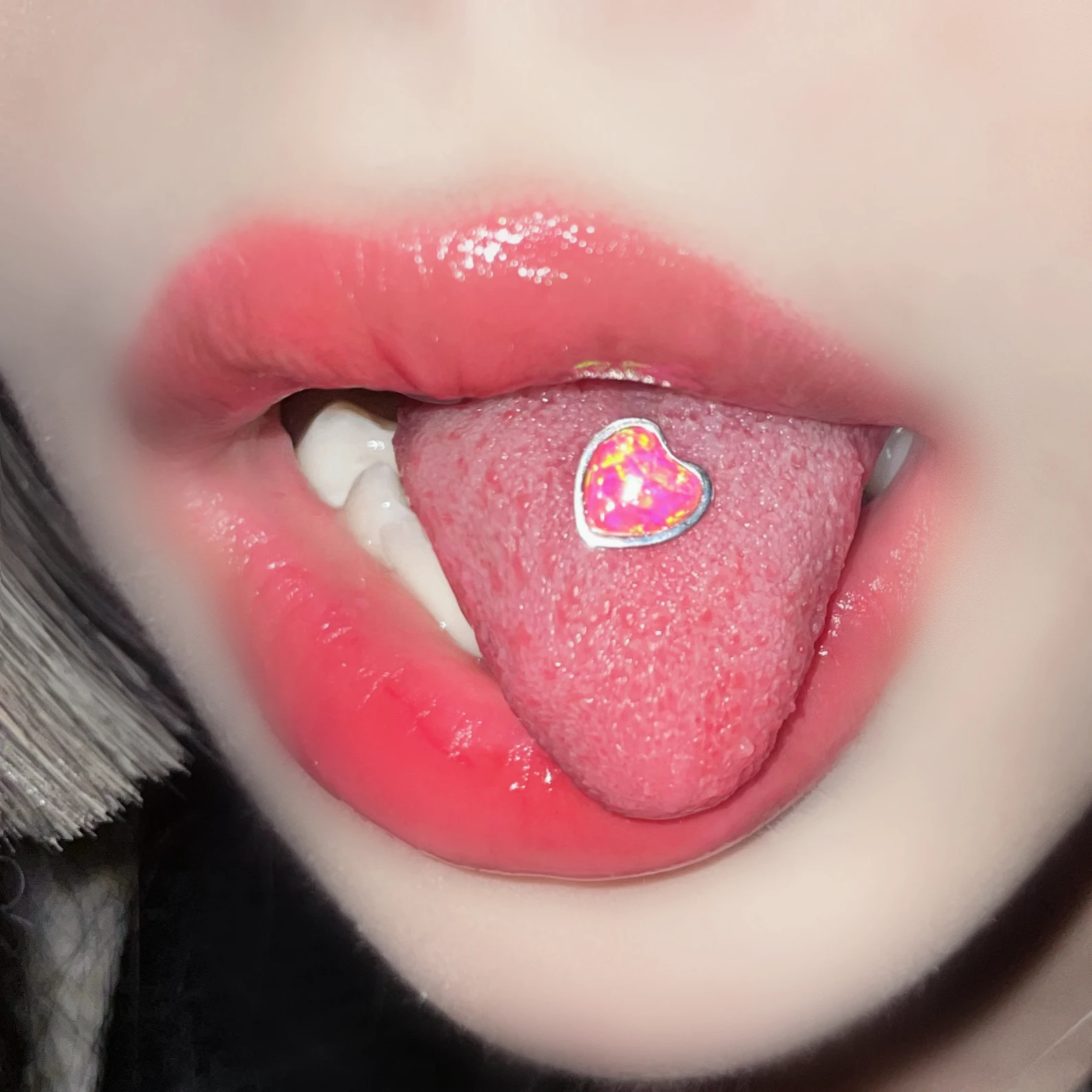 1.6mm stainless steel perforated tongue nail decoration with fashionable and sexy tongue ring