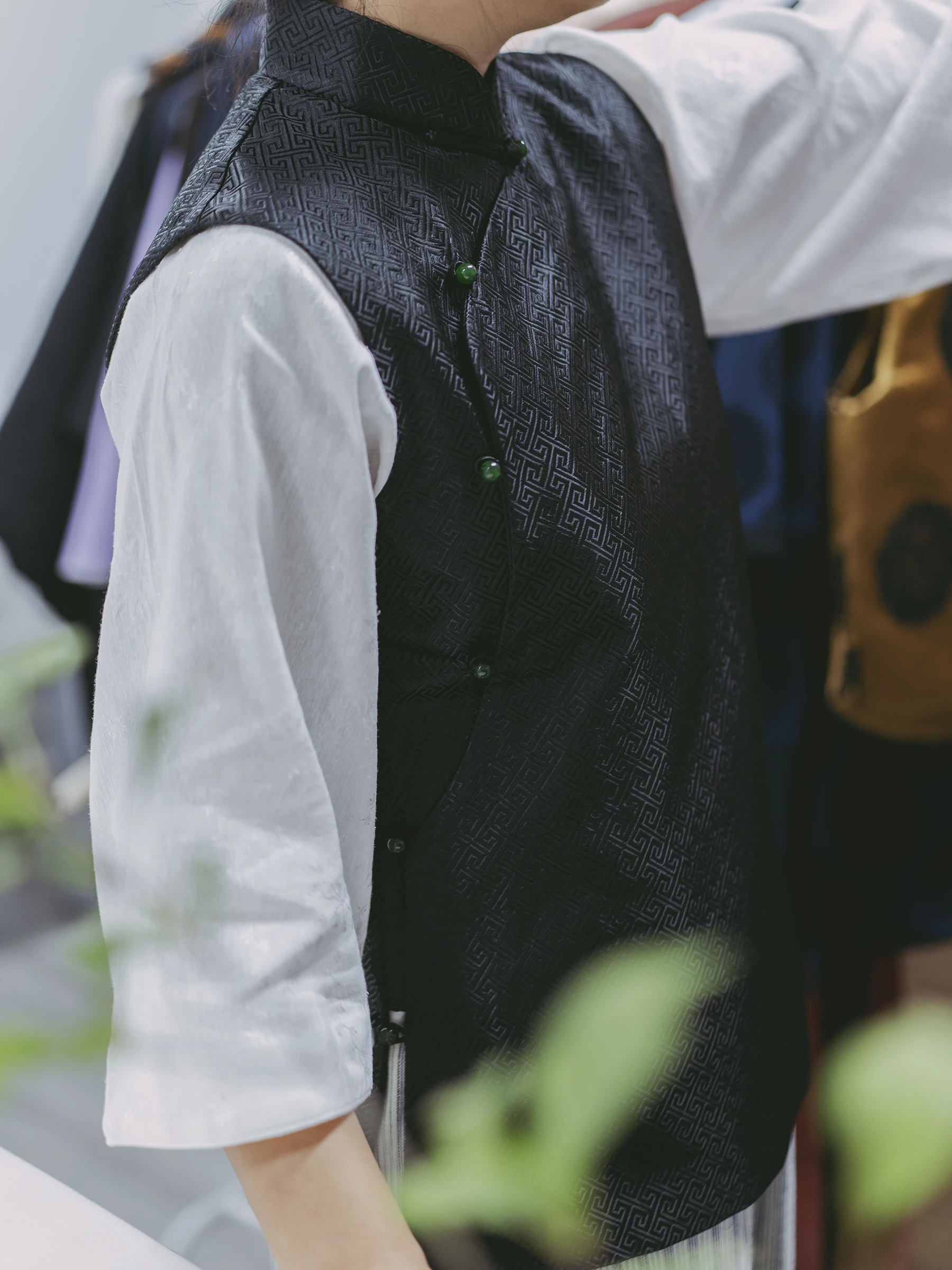 

Угольный Bla, китайский традиционный двусторонний жилет, женский парчовый шелковый жилет с большим воротником, дизайн вышивки Jiajin