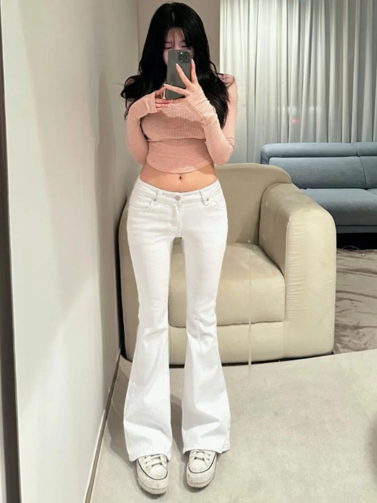 

Женские джинсы с низкой талией и расклешенными штанинами в корейском стиле, однотонные, утягивающие леггинсы, черные длинные брюки с подкладкой на бедрах, повседневные широкие брюки