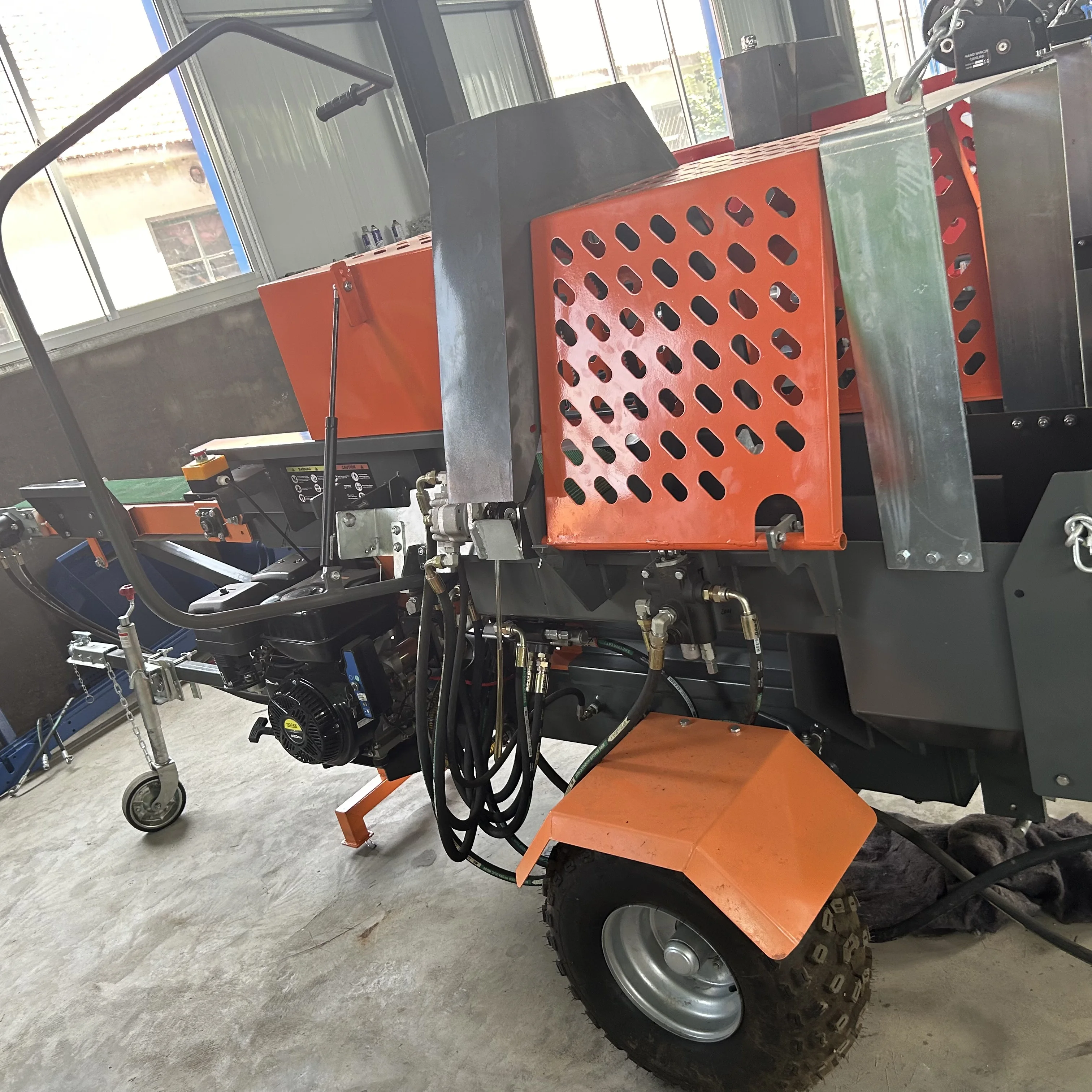 Hydraulic Log Splitter Machine, Horizontal Wood Processor With Log Conveyor For Efficient Firewood Production
