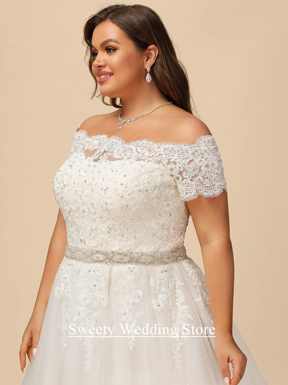 بالاضافة الى حجم فستان الزفاف مخصص قبالة الكتف الديكور مطرزة زين الوهم عودة زيبر أزرار بريق ثوب الزفاف