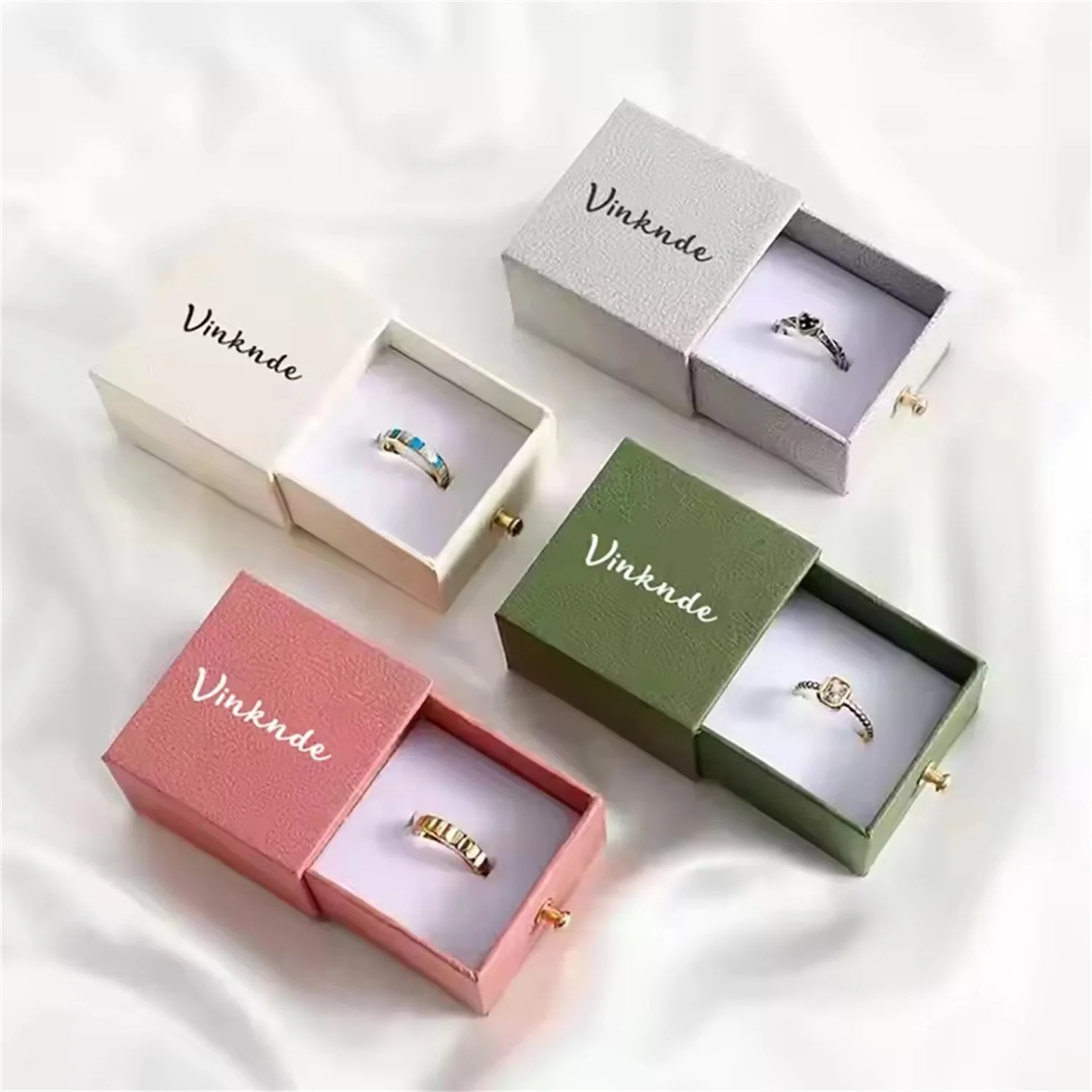 

Картонные бумажные ящики с логотипом и пенопластовым кулоном для хранения ожерелья и колец в упаковке ювелирных изделий для хранения свадебных подарков