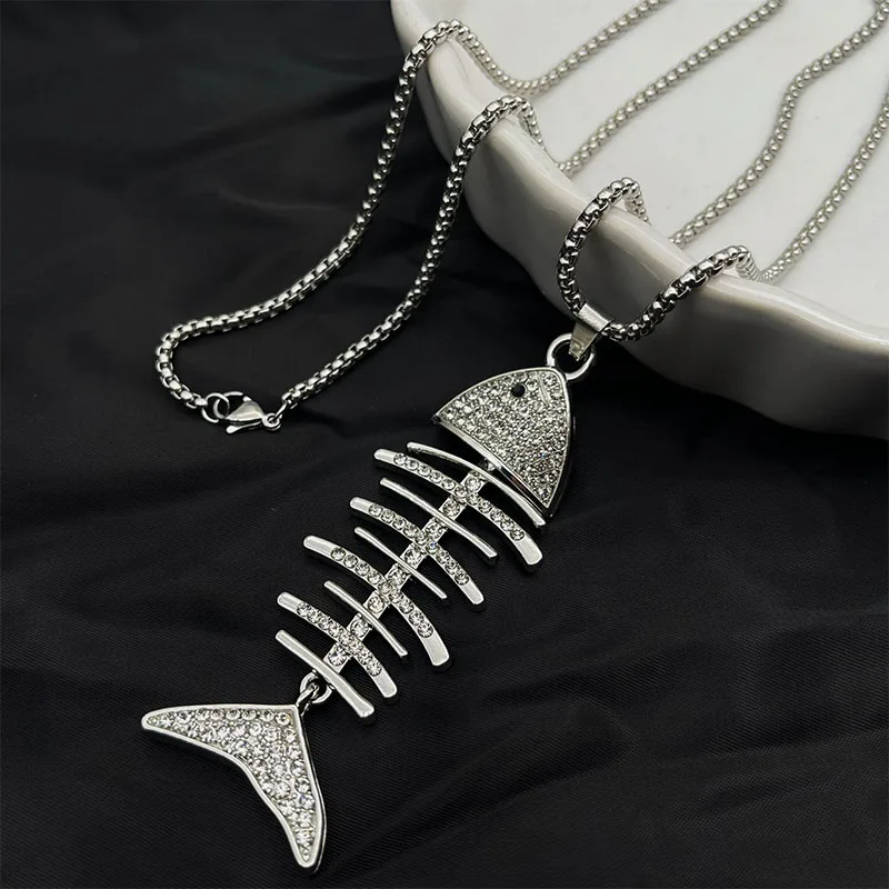 Movable Fish Bone Necklace Inlaid Rhinestone Fishtail Pendant Necklace Men's Women's Fashion Creative Long Necklace Wholesale