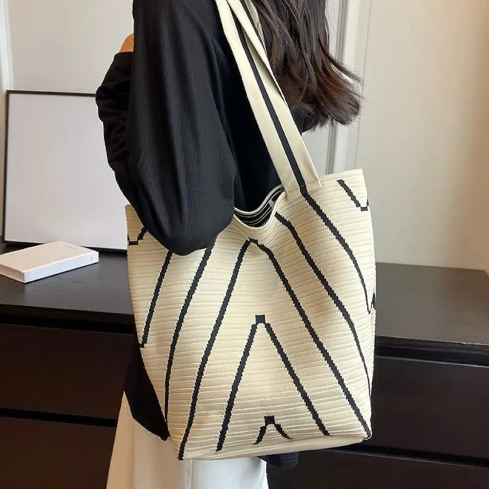 

Large Capacity Triangle Wave Shoulder Bag Korean Style Commute Knitted Underarm Bag Striped Pattern Handbag Open Tote Bag Girls