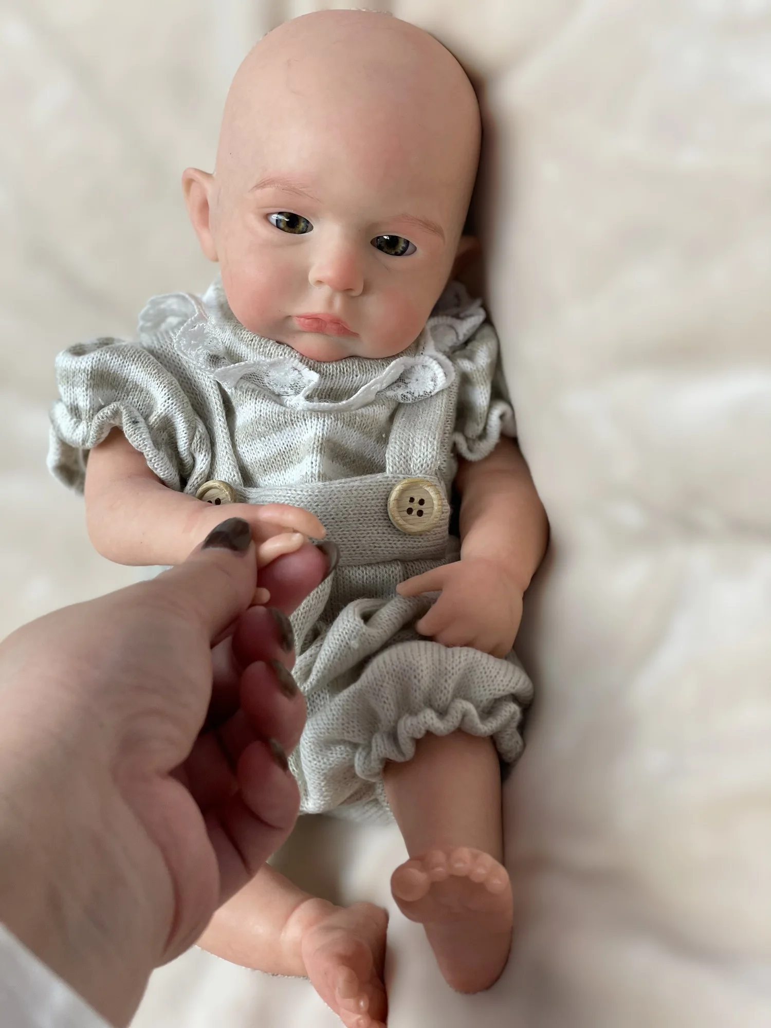 33cm Painted Cameron Solid Silicone Bebe Reborn Girl With Outfits Washable Lifelike Reborn Baby Girl Handmade Newborn Dolls Gift