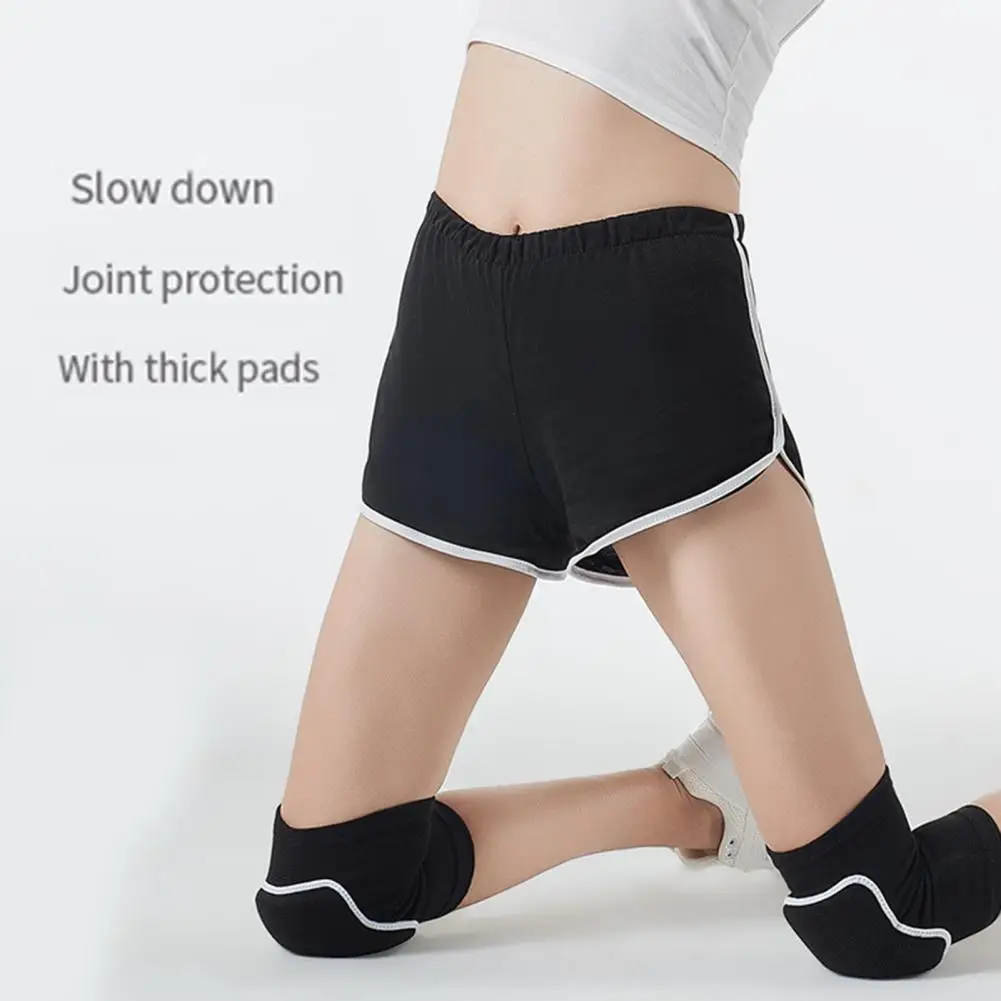 

1 Pair Knee Protector Elastic Fabric Compression Thickened Knee Sports Gear Pad Sports Knee Pads Sponge For Dance Volleyball