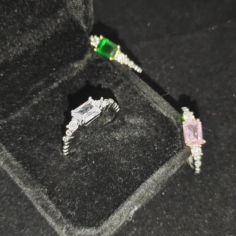 

Муассанит MDL. Стиль Винтаж Компактный дизайн Простое роскошное кольцо Микронабор 18 карат Сверкающее зеленое кольцо из шпинели