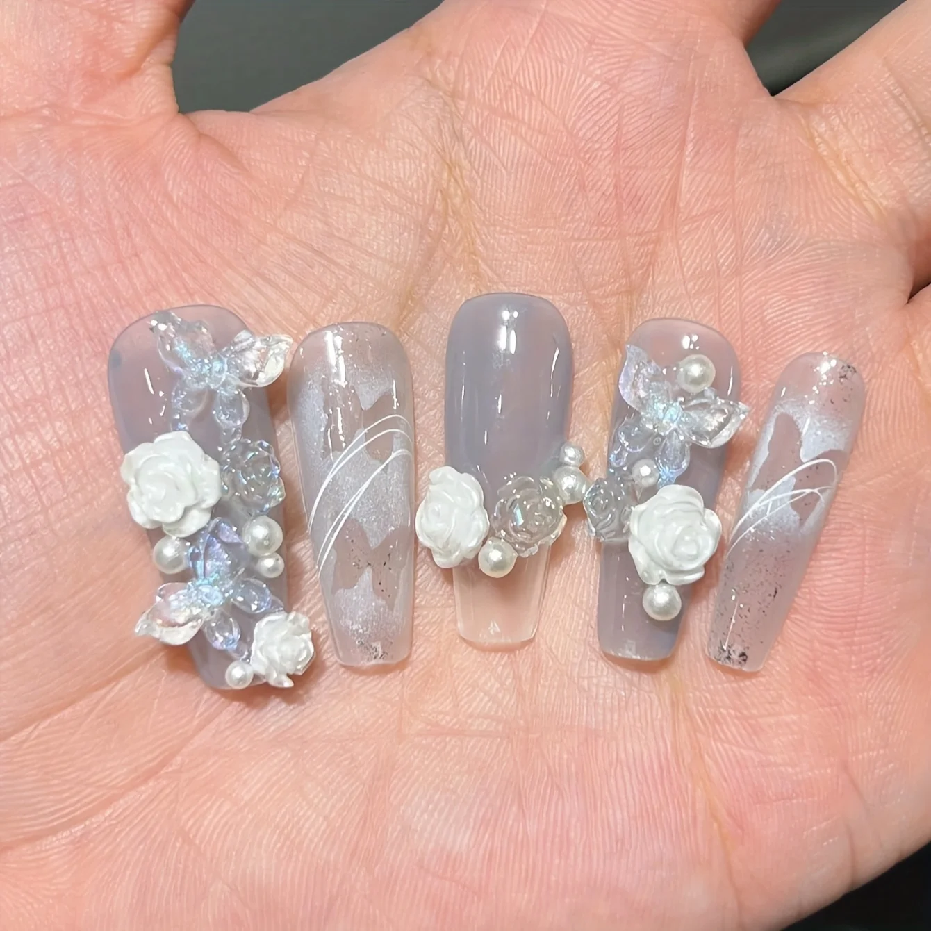 10pcs high-end Blue and white gradient pure desire system is removable handmade fake nails, Changshan Camellia style white three