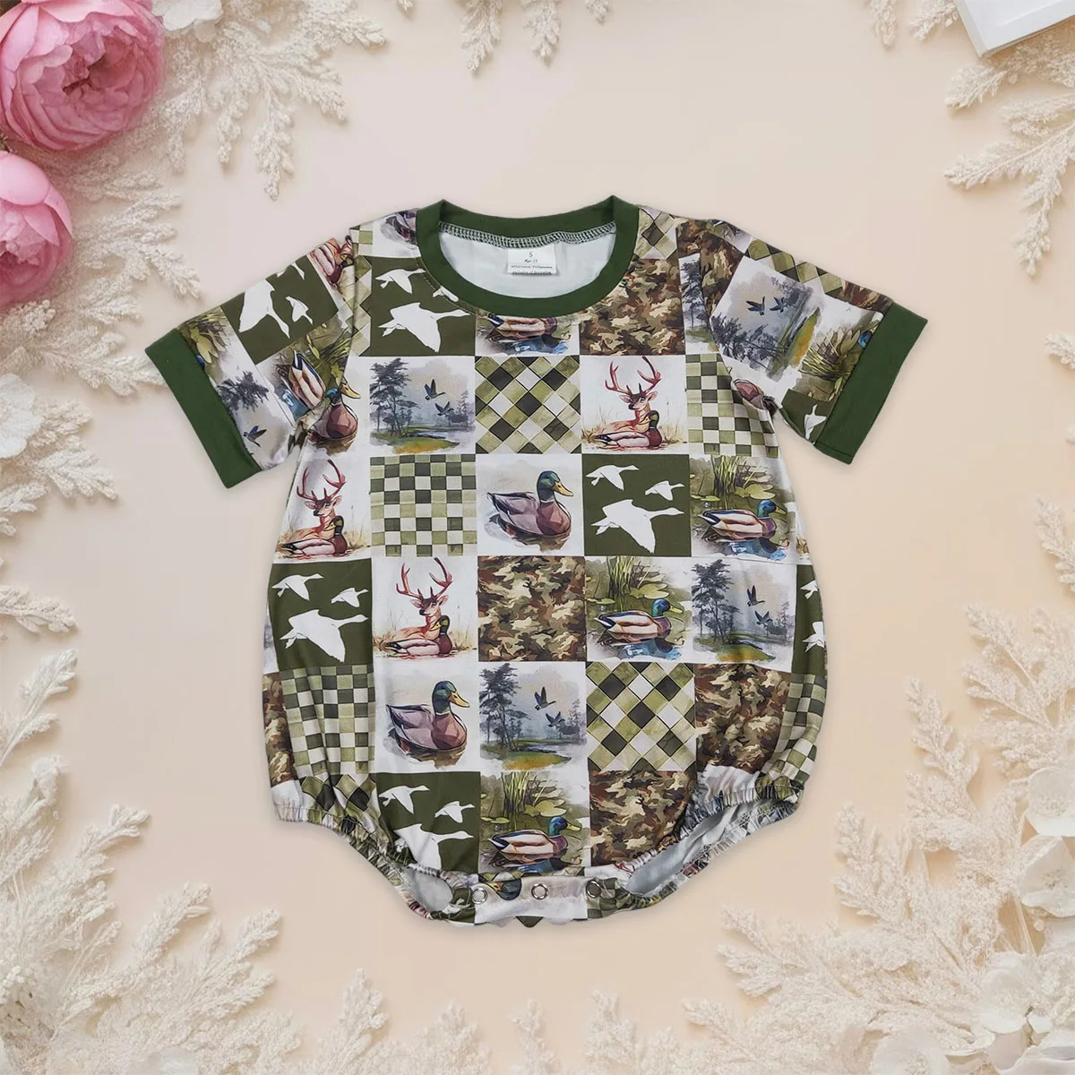 

Новый комбинезон для новорожденных мальчиков с коротким рукавом, с принтом оленей и уток, в клетку, для охоты, детская одежда оптом