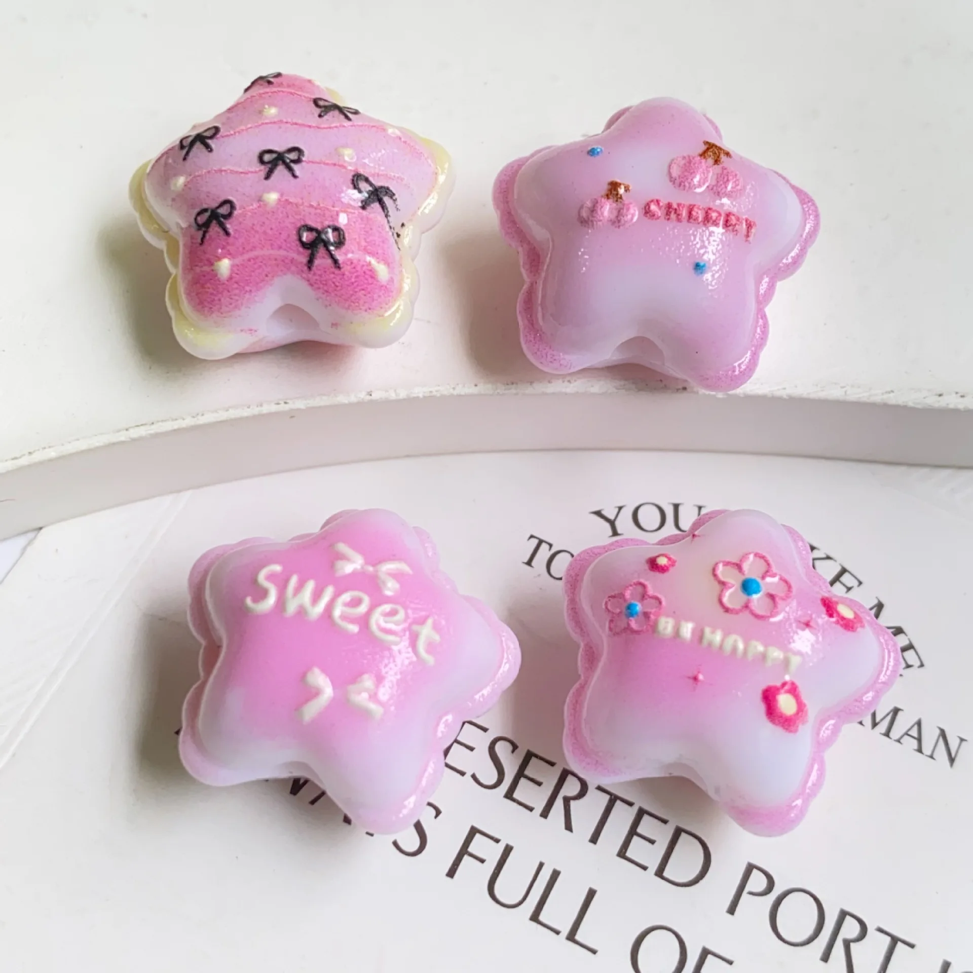 10pcs Embossed Printed Beads, Sweet Pentagram Beads DIY Handmade Accessories for Phone Charm Keychain & Bag Decoration