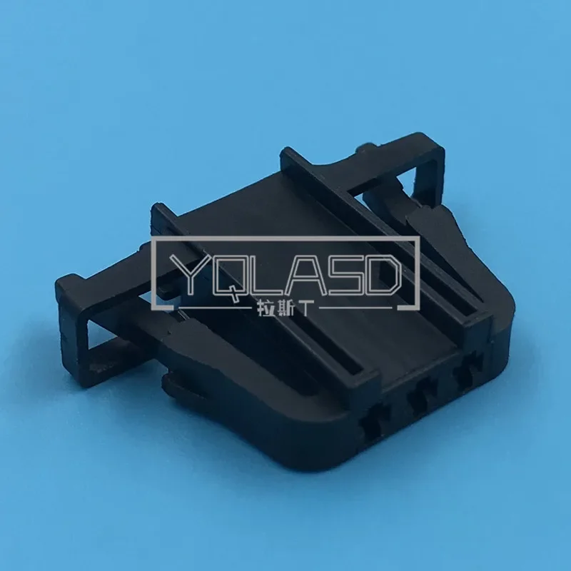 1 Set 3 Way 3B0 972 703 Auto AC Assembly Horn Plug 1.5 Car Harness Connector Door Lamp Tail Lights Socket 3B0972703 For VW Skoda