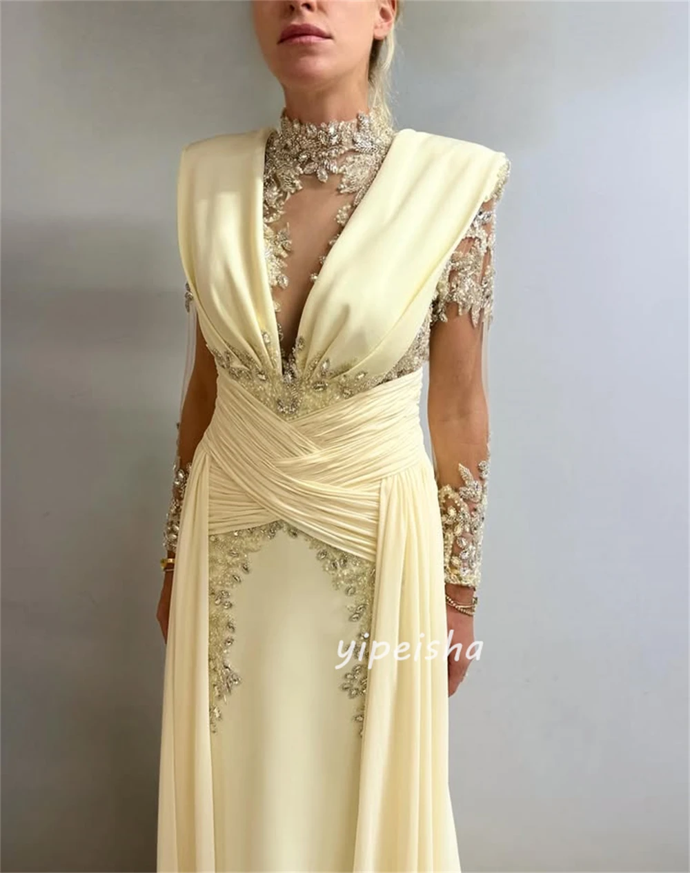 Personalizado de alta qualidade brilho chiffon strass botão em linha reta gola alta vestidos longos sob medida vestidos de ocasião intrincados