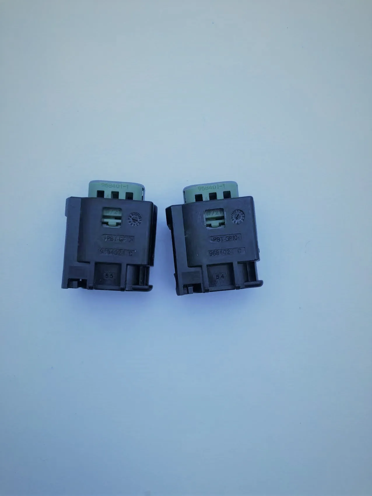100PCS 968402-1 Original connector come from TE 3P female shell