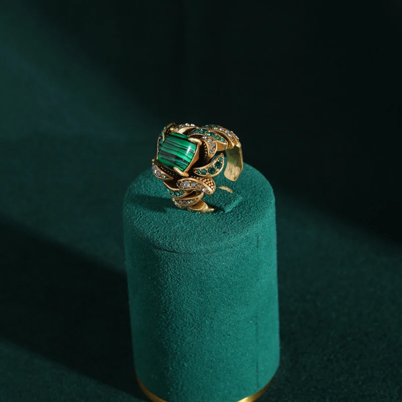 

Vintage Flower Green Ring Malachite Stone Gold Color Rhinestone Luxury For Woman Accessories Jewelry Making Materials Wedding
