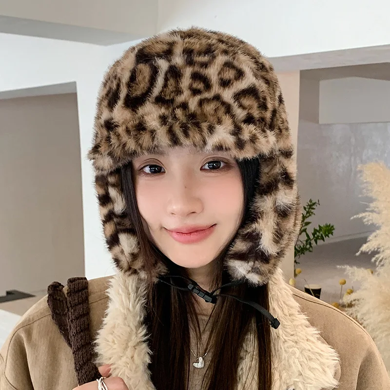 Nuevo diseño de parche Simple Retro estampado de leopardo sombreros de bombardero de felpa para mujeres invierno conducción al aire libre cálido versátil gorras de piloto hombres