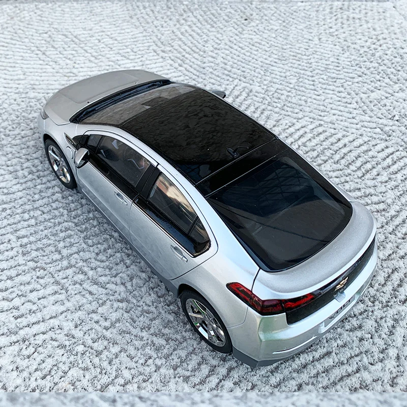 1:18 Original Model,GM Chevrolet Volt Electrical Power Car,Paint Not So Good,Alloy Car Model for Display,Gift and Collections