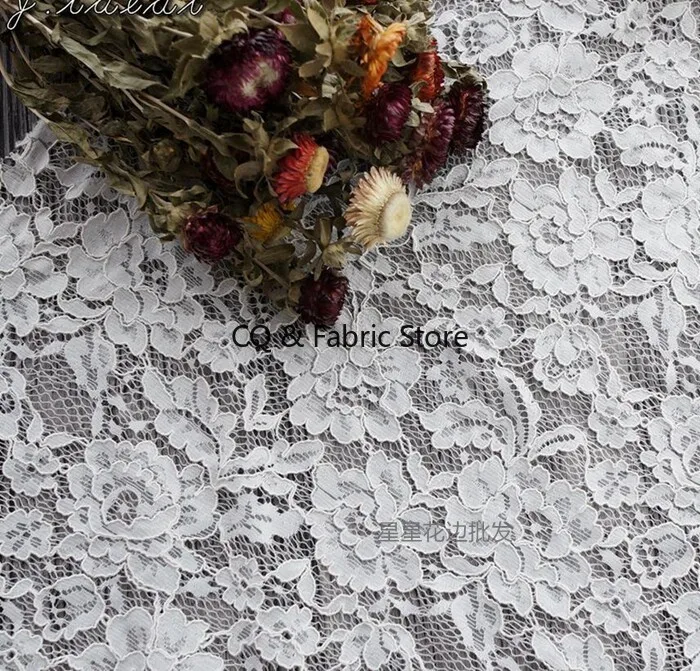 tecido-de-renda-floral-com-cordao-de-150cm-de-largura-renda-off-white-couture-1-jarda