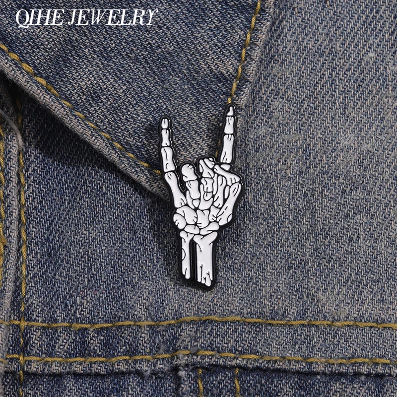 Punk Rock Skeleton Hand Brooch Enamel  Pins Creative Love You Gesture Metal Brooch Backpack Lapel Badge Halloween Jewelry Gifts