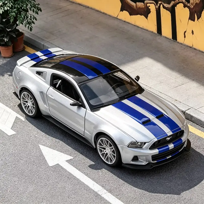 Maisto 1:24 2014 Ford Mustang Street Racer Alloy Sports Car Model Simulation Diecast Metal Track Racing Car Vehicles Model Gifts
