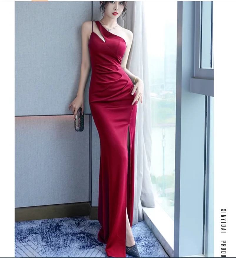 Summer light luxury temperament hip hugging sloping shoulder women's evening dress