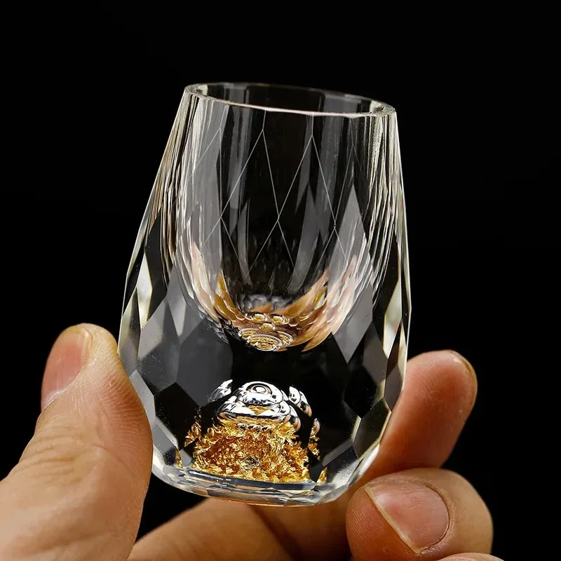 Vaso de Cristal de Doble Pared de Lujo con Base de Lámina Dorada, Corte Facetado, Vaso Premium para Vodka y Whisky, para Bar en Casa y Regalo