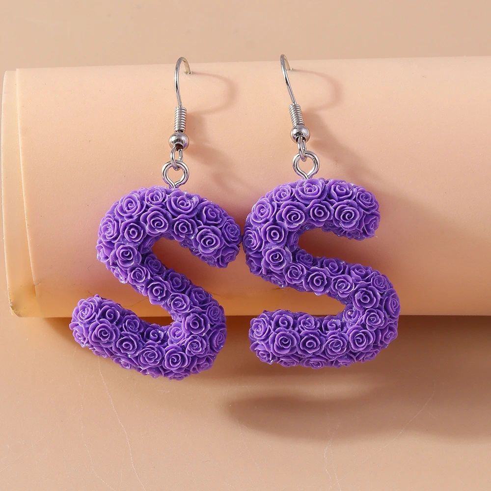 Aihua Bunte Harz-Ohrringe mit Blumen-Initialen, 26 Buchstaben, Kawaii A-Z Alphabet-Charm-Ohrringe für Frauen, Geburtstagsparty-Schmuckgeschenke – Detail 11