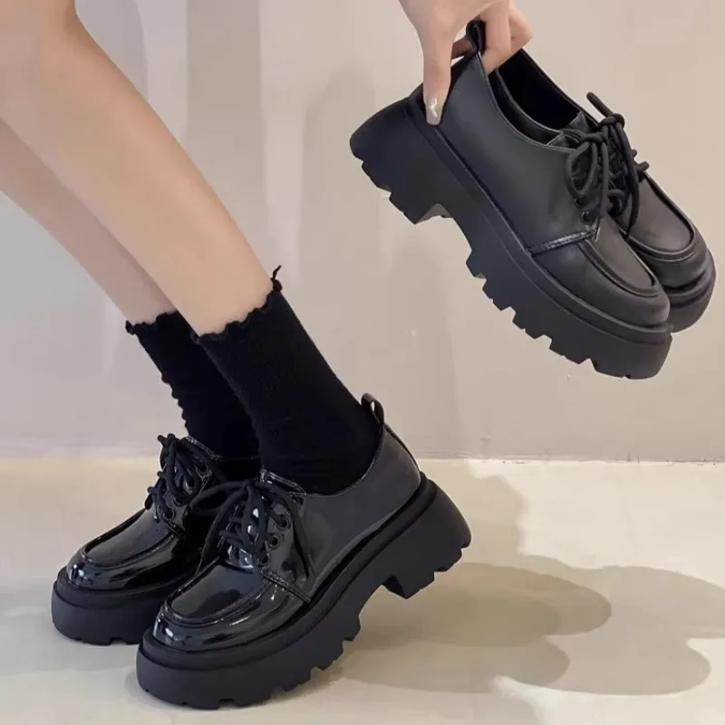 Zapatos de Plataforma Estilo Británico, Zapatos de Cuero Pequeños para Mujer, Primavera-Verano 2026, Mocasines con Tiras y Punta Redonda, Combinables con Todo