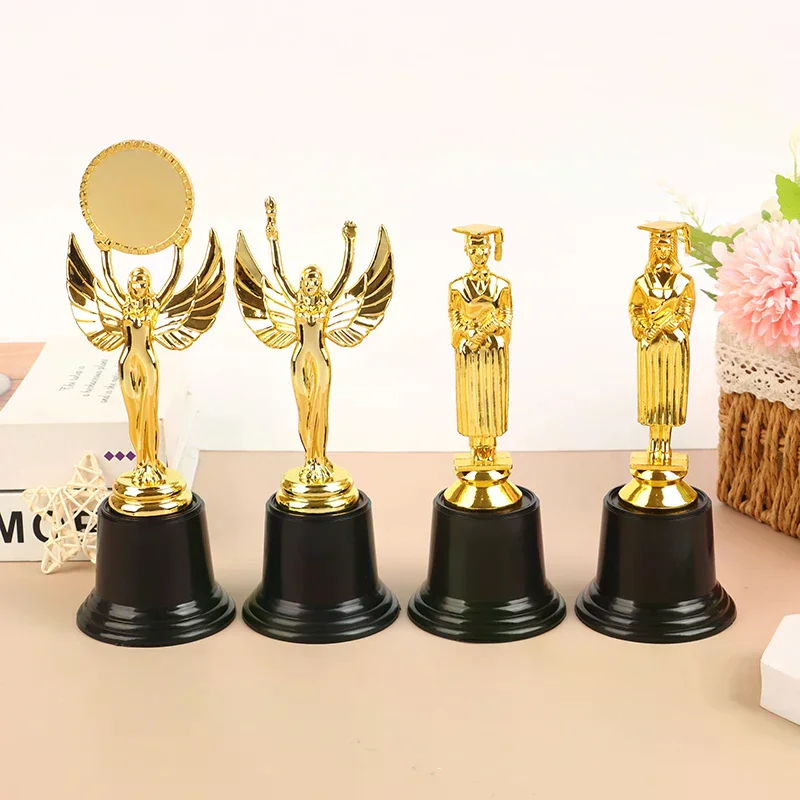 Mini trophée en plastique pour étudiants, coupe de récompense, jouets éducatifs précoces, cadeaux de récompense pour l'apprentissage de la lecture, 1 pièce