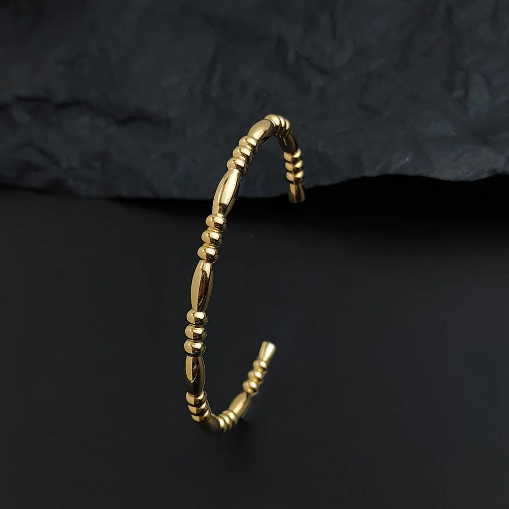 

Unique and original open bracelet. Fashionable and simple C-shaped formal wedding jewelry. The gift for the wife