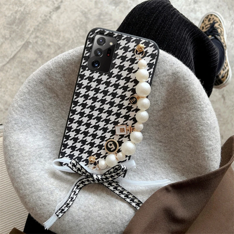 Luxury Houndstooth Leather Pearl Bracelet Chain Soft Case For Samsung Galaxy S21 FE S9 S10 S20 S23 S22 Ultra Note 20 10 Cover