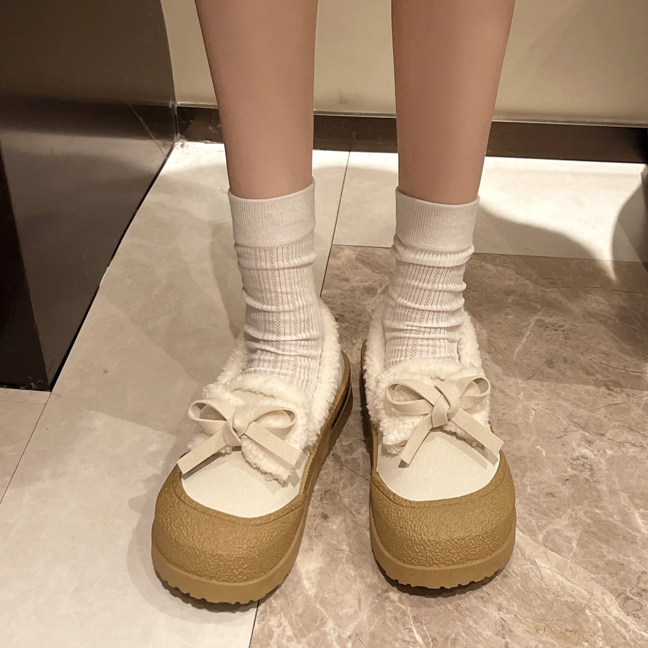 

Soft Round Toe Winter Shoes Women Casual Female Sneakers Flats Clogs Platform Loers With Fur Autumn Dress Retro Creepers New