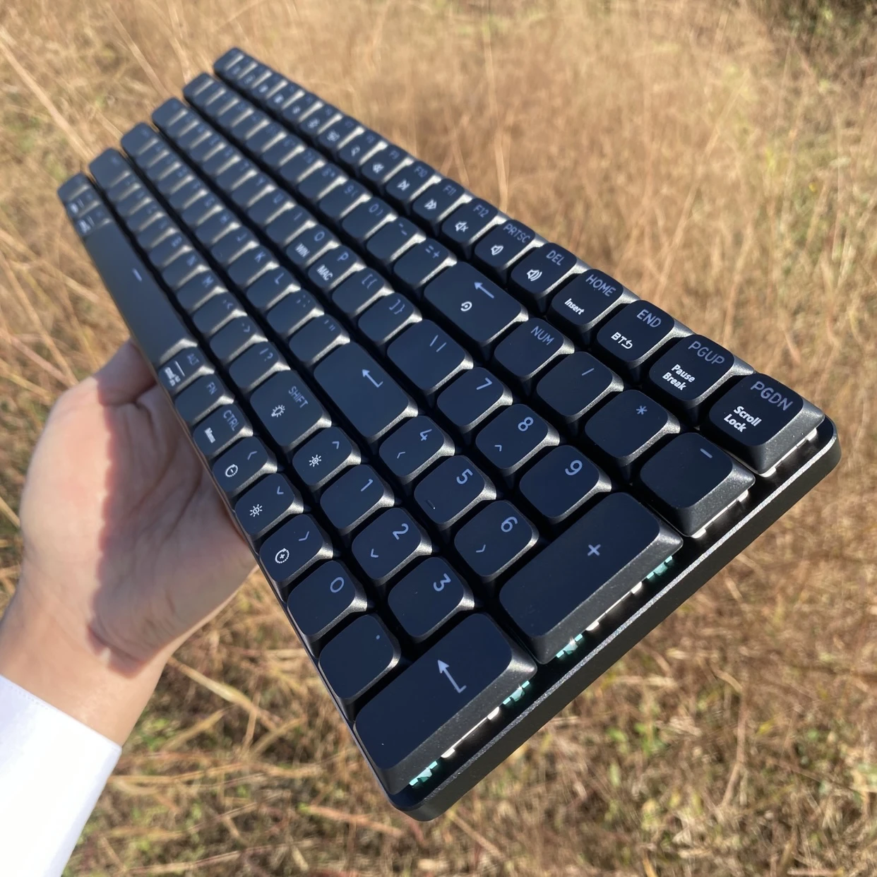 لوحة مفاتيح ميكانيكية منخفضة الوضع ثلاثية الوضع سماعة لاسلكية Bluetooth5.0 2.4g لوحة مفاتيح مكتبية صامتة من سبائك الألومنيوم للكمبيوتر اللوحي ولوحة مفاتيح سطح المكتب