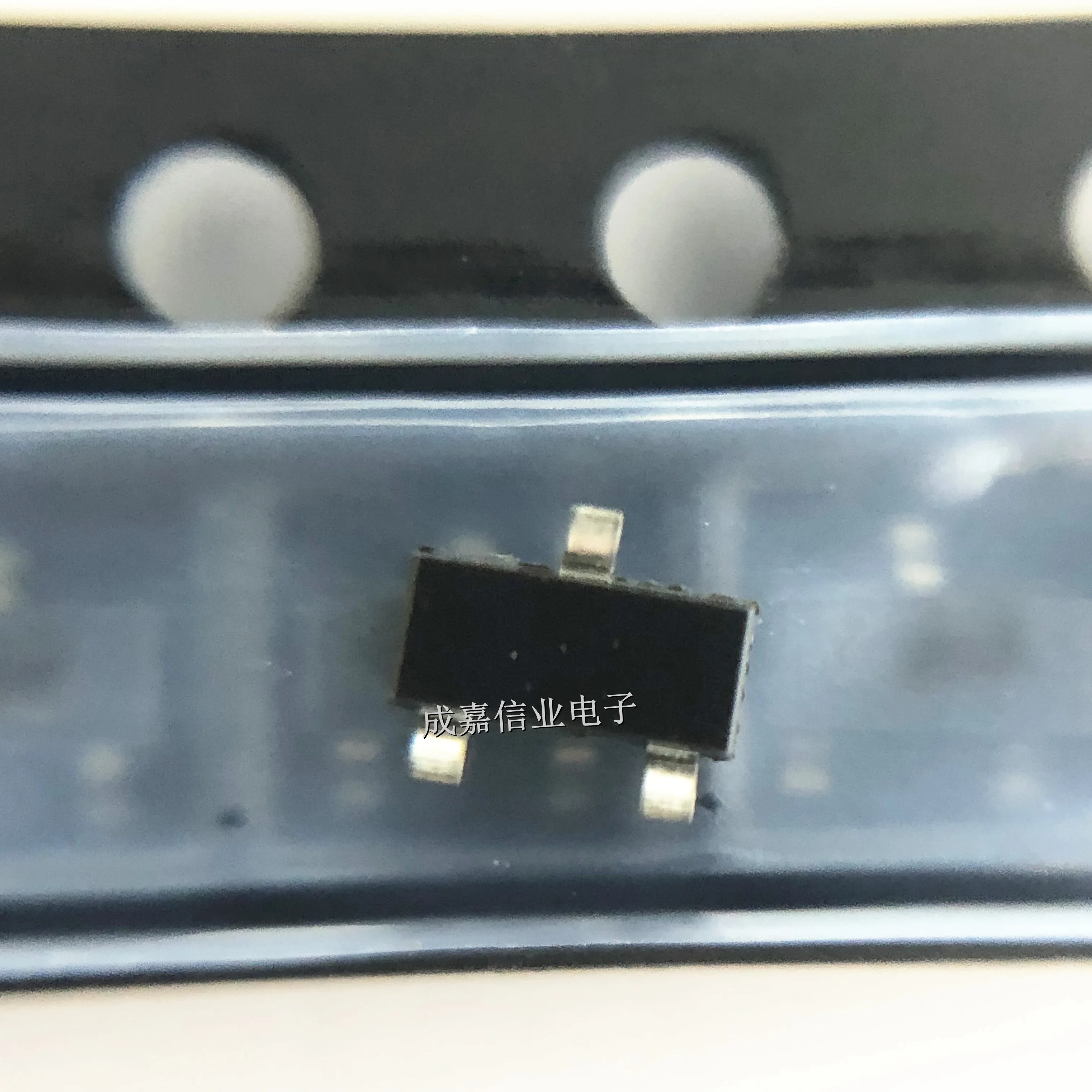 100pcs/Lot FMMT723TA SOT-23-3 MARKING;723 Bipolar Transistors - BJT PNP 1A 100V Operating Temperature:- 55 C-+ 150 C