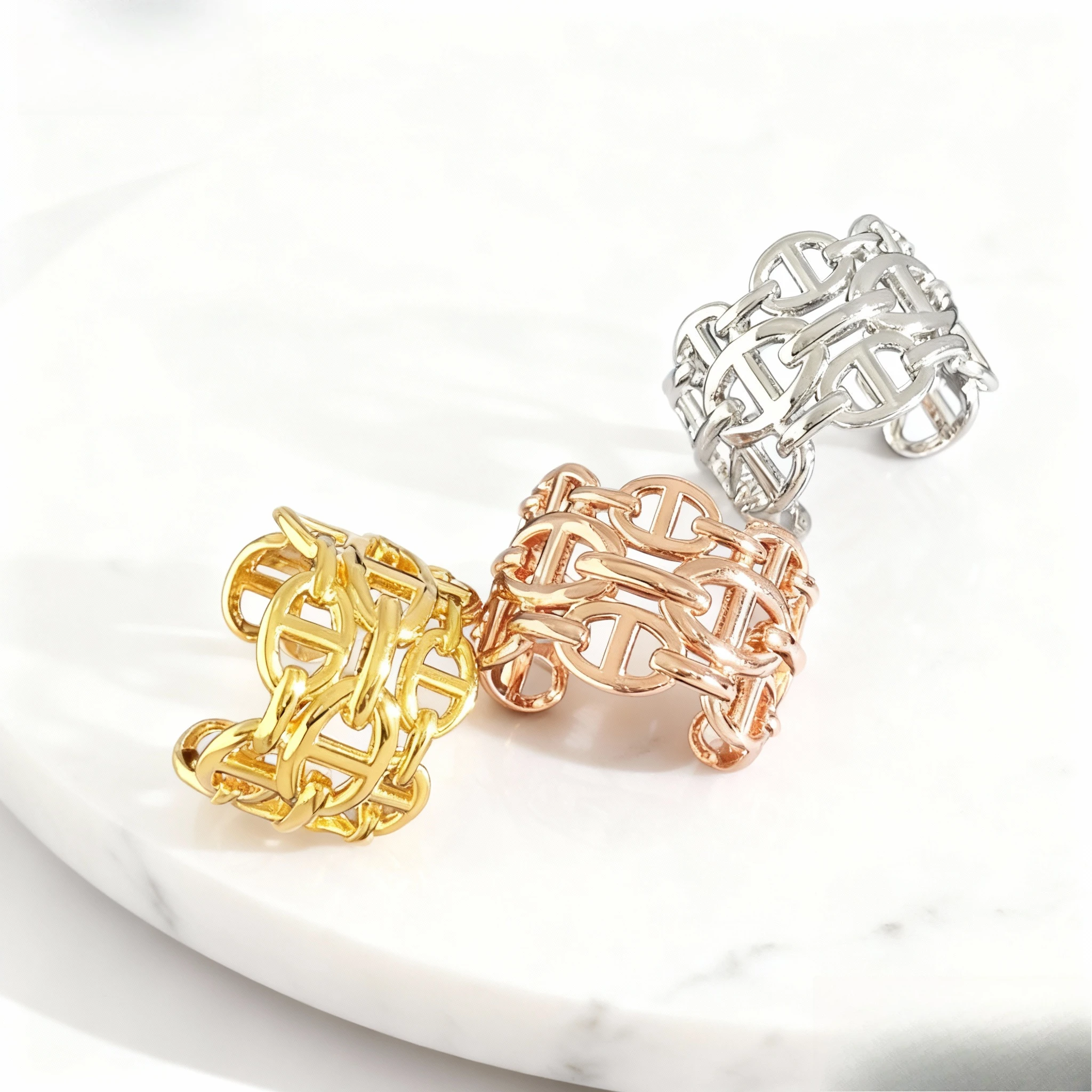 

2025 New Elegant accessories Exquisite Product Hollow Smooth Letter Ring Luxury Fashion Party Workplace Versatile Jewelry