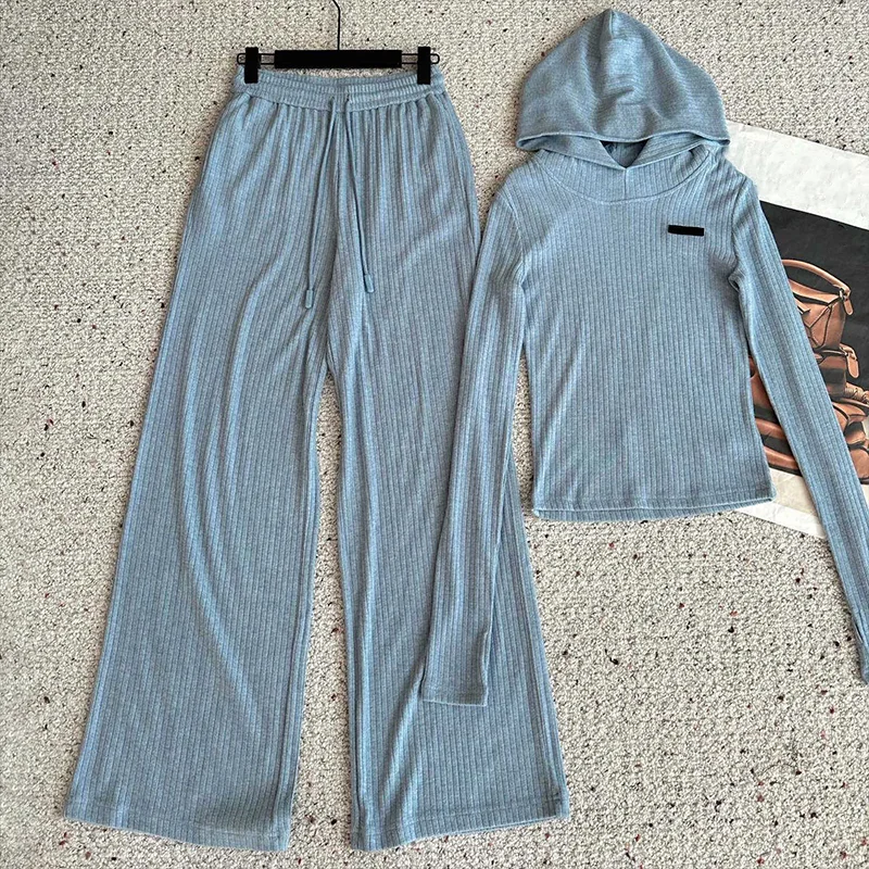 

Высококачественный женский комплект из двух предметов: топ с капюшоном и длинные брюки, облегающий и приятный для кожи 251001107.