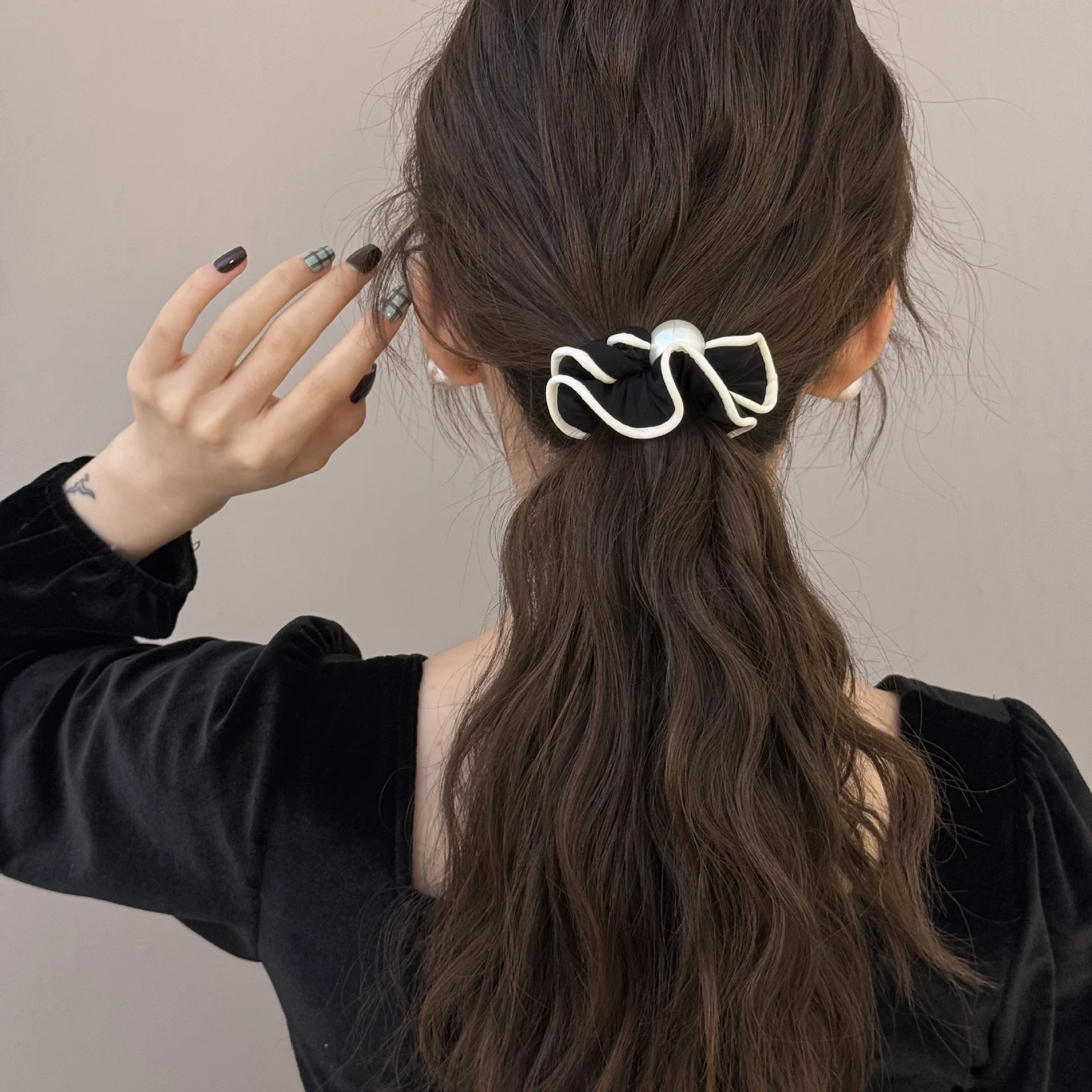 1 قطعة الفرنسية شيك اللؤلؤ الأبيض حافة القوس الدائري الشعر التعادل أنيقة تنوعا كعكة مرونة عالية الشعر الدائري خوذة الوصول إلى الشعر