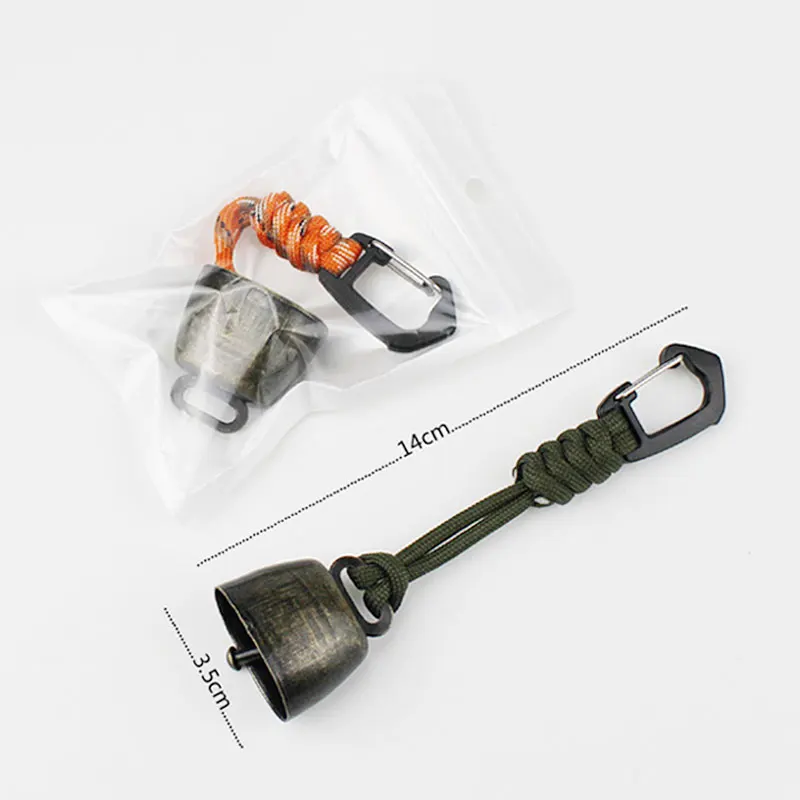 جرس الدب بصوت عال جرس معدني للتخييم حماية قلادة جرس التخييم أجراس الطوارئ للبقاء على قيد الحياة الصيد تسلق المشي لمسافات طويلة في الهواء الطلق