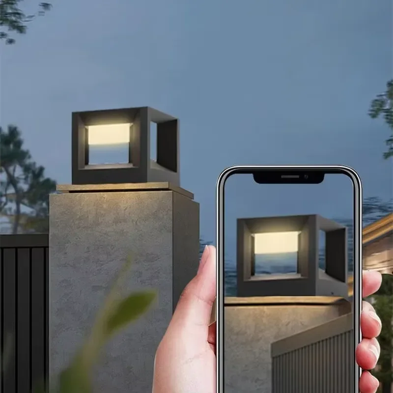 Outdoor Waterproof LED Solar Column Headlight Electric Garden Lighting for Villa Columns