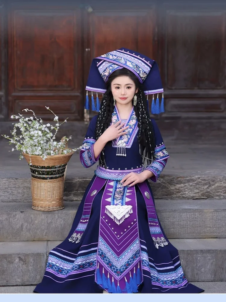

Chinese Zhuang Adult Guangxi Minority Dance Performance Costume